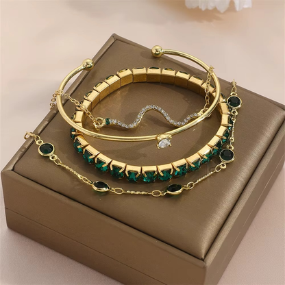 4-piece bracelet set with emerald crystal and gold