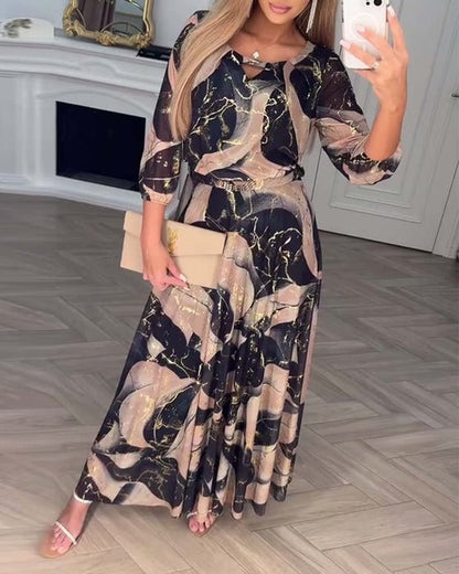 Elegant chiffon dress with a print and three-quarter sleeves