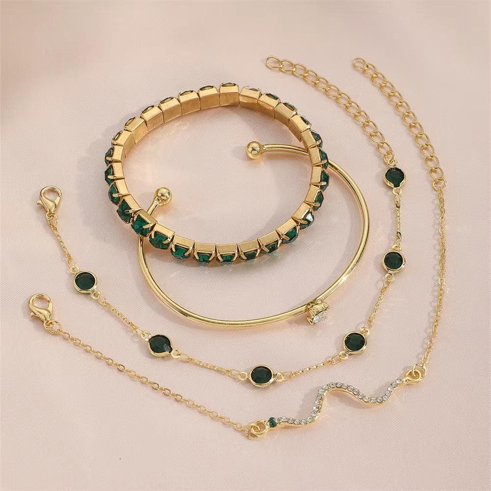 4-piece bracelet set with emerald crystal and gold