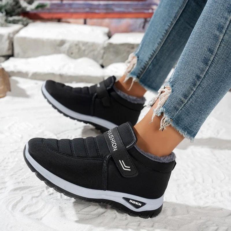 Slip-on sneakers without laces for winter