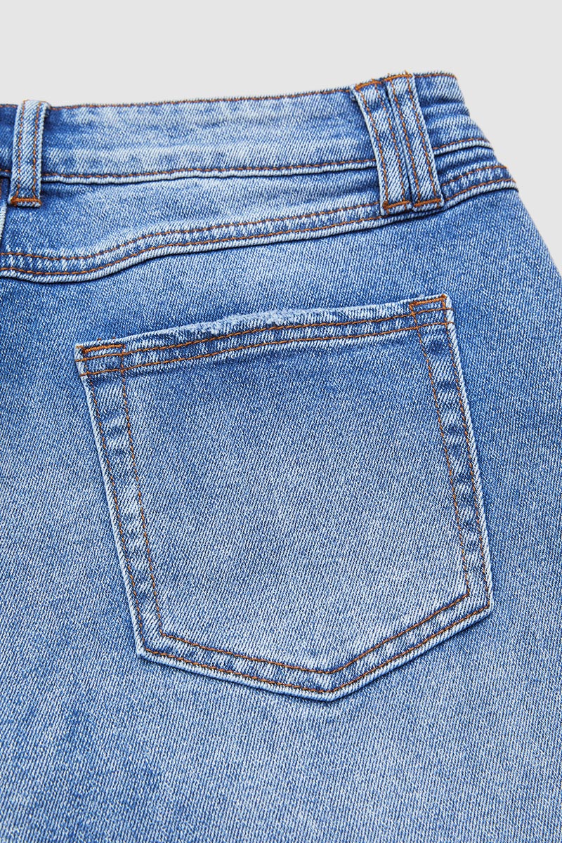 Straight Leg Jeans with Mid Rise