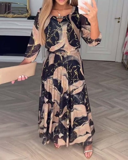 Elegant chiffon dress with a print and three-quarter sleeves