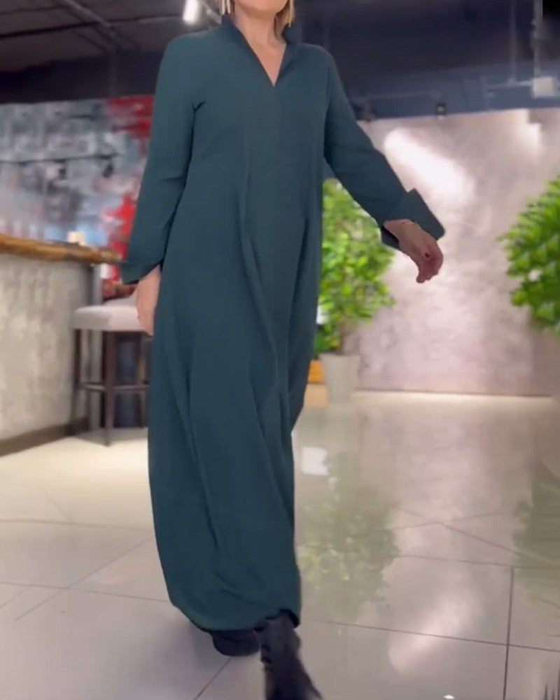 Loose, long dress with side slits