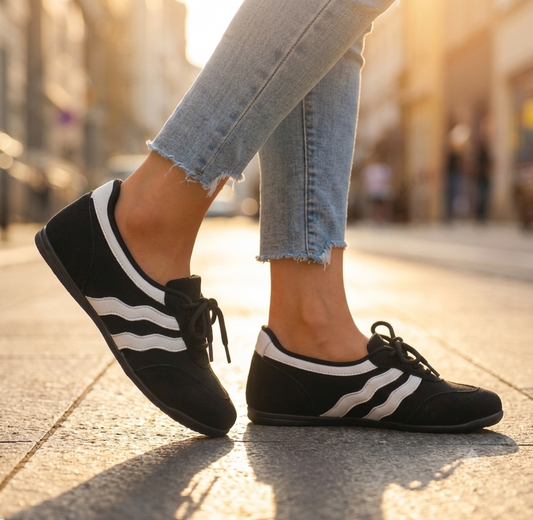 Aurélia  — Retro Wave Lace-Up Sneakers