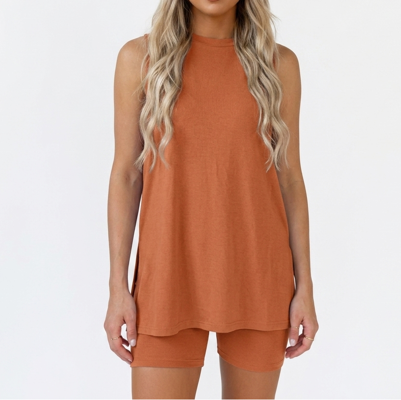 Mènia — Sleeveless Split-Hem Top & Shorts Set