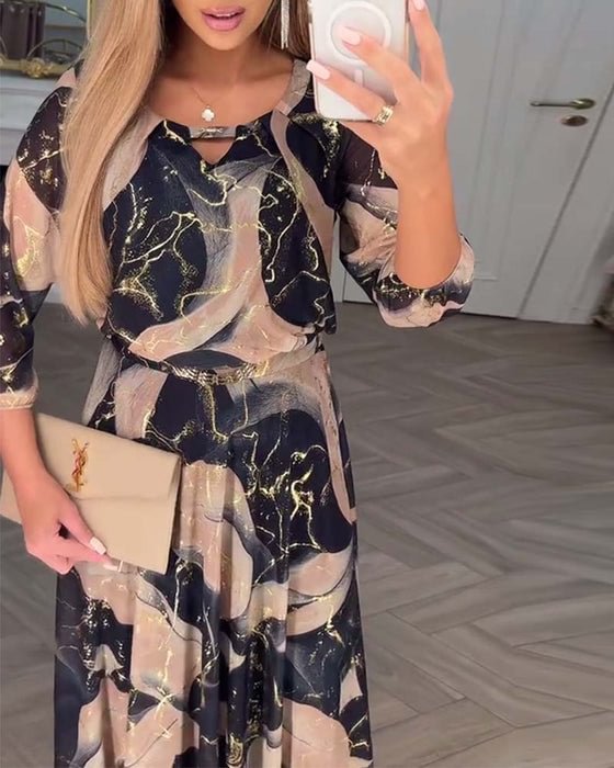Elegant chiffon dress with a print and three-quarter sleeves