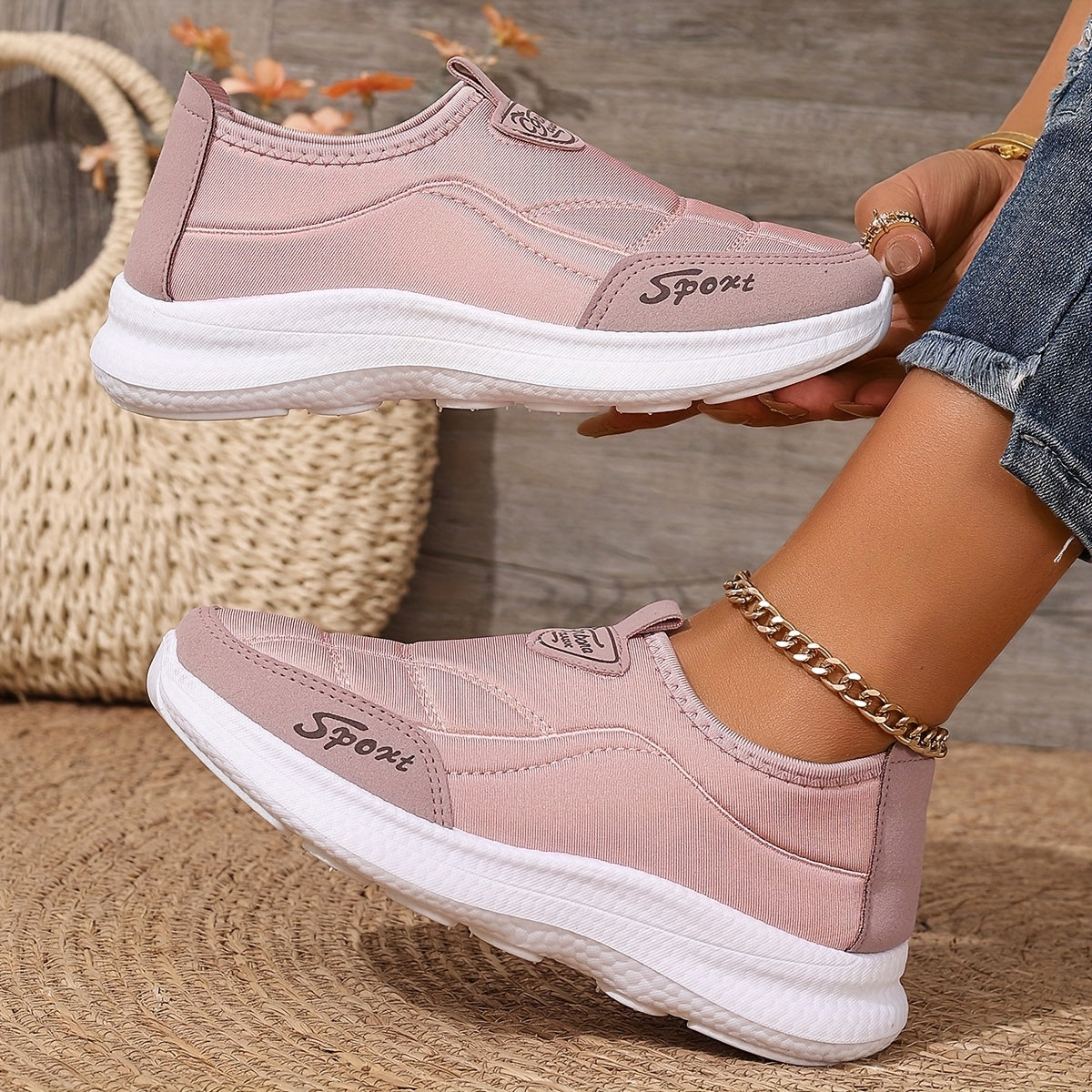 Lightweight, breathable, soft women's sneakers