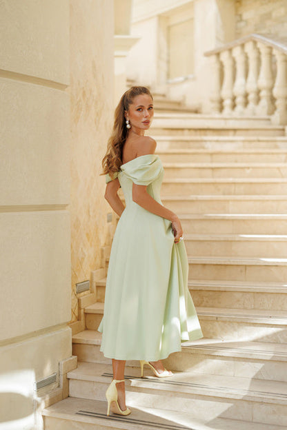 Deliha — Flowy Off-Shoulder Dress
