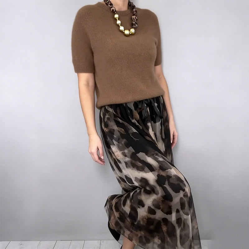 Two-Piece Women's Set Comprising a Sweater and a Flowing Skirt with Leopard Print