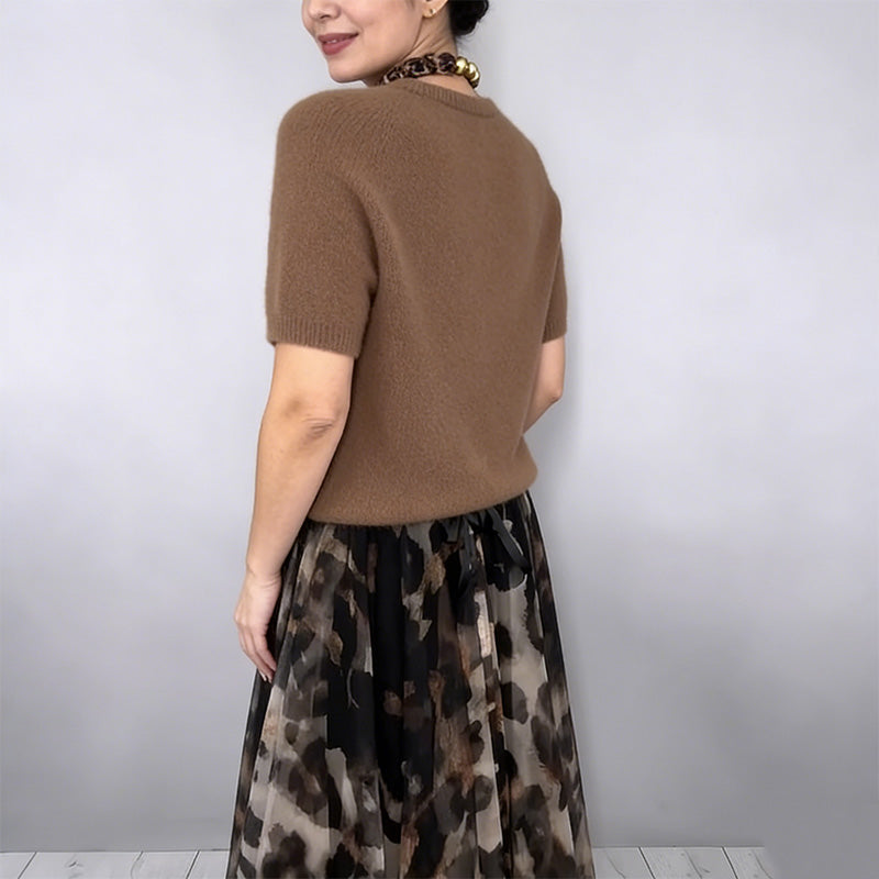 Two-Piece Women's Set Comprising a Sweater and a Flowing Skirt with Leopard Print